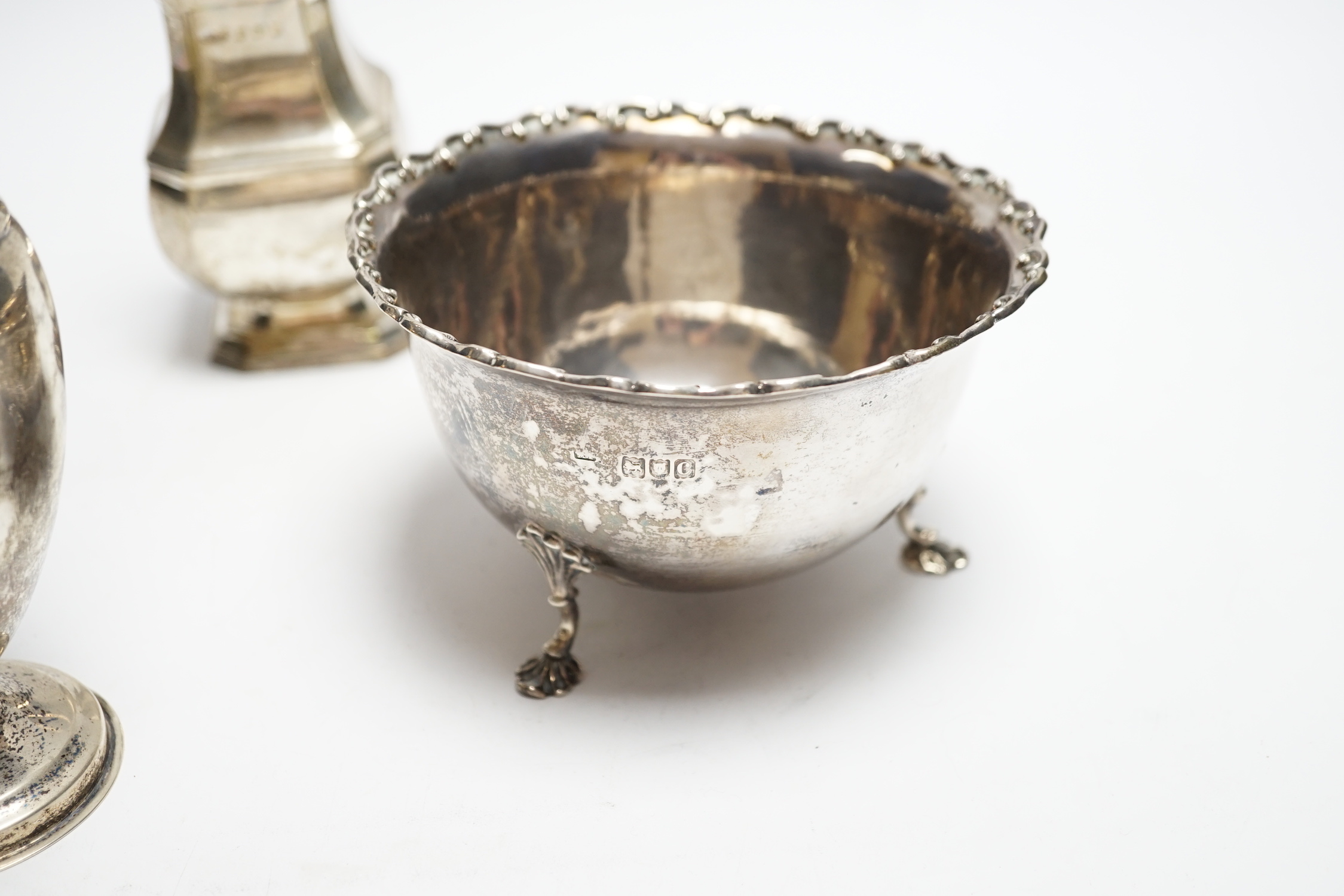 A late Victorian silver cream jug, William & John Barnard, London 1899, 14,7cm, together with a silver bowl and sugar caster, 16oz.